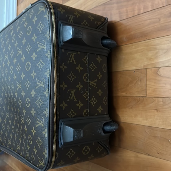 Louis Vuitton carry on - Picture 9 of 10